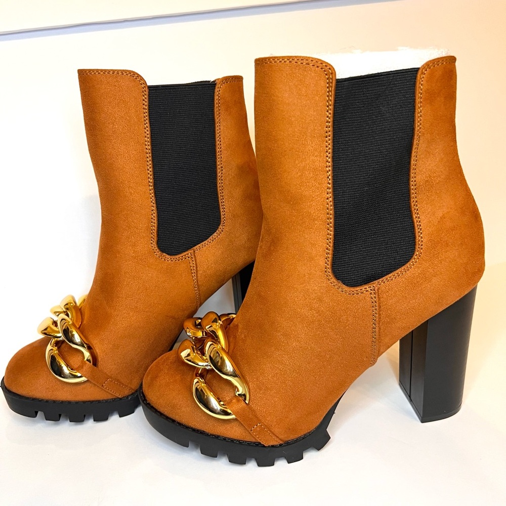NWT Lux Chelsea Combat Ankle Boots - Chestnut Tan Brown w/Gold Chain Detail